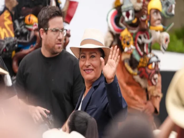 Abelina López anuncia su aspiración a la gubernatura de Guerrero Abelina López, alcaldesa de Acapulco, busca la gubernatura de Guerrero en el proceso interno de Morena