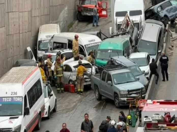 Accidente múltiple en Tijuana con 34 vehículos y 30 heridos en el Libramiento Rosas Magallón