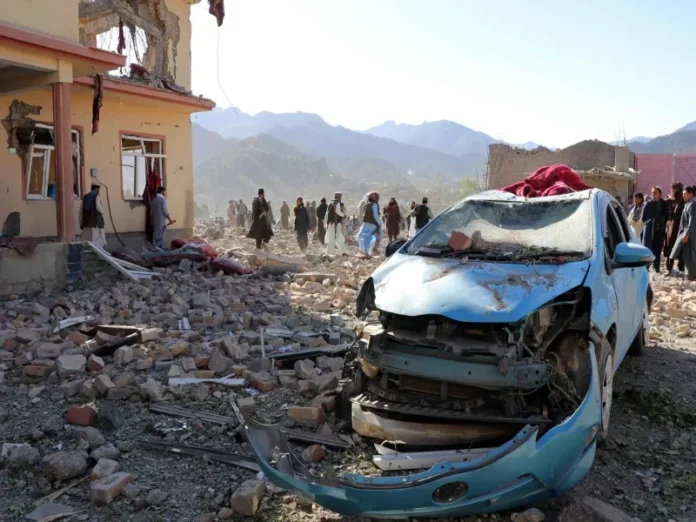 Ataques aéreos de Pakistán en Afganistán dejan civiles muertos y heridos