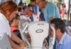 El alcalde Cirilo Vázquez Parissi lleva servicios y atención ciudadana al fraccionamiento Los Mangos Atención ciudadana en el fraccionamiento Los Mangos de Cosoleacaque