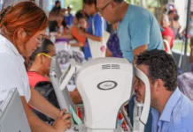 El alcalde Cirilo Vázquez Parissi lleva servicios y atención ciudadana al fraccionamiento Los Mangos Atención ciudadana en el fraccionamiento Los Mangos de Cosoleacaque