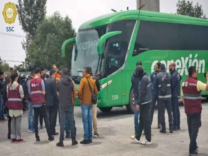 Explosivos decomisados en autobús de estudiantes de Ayotzinapa