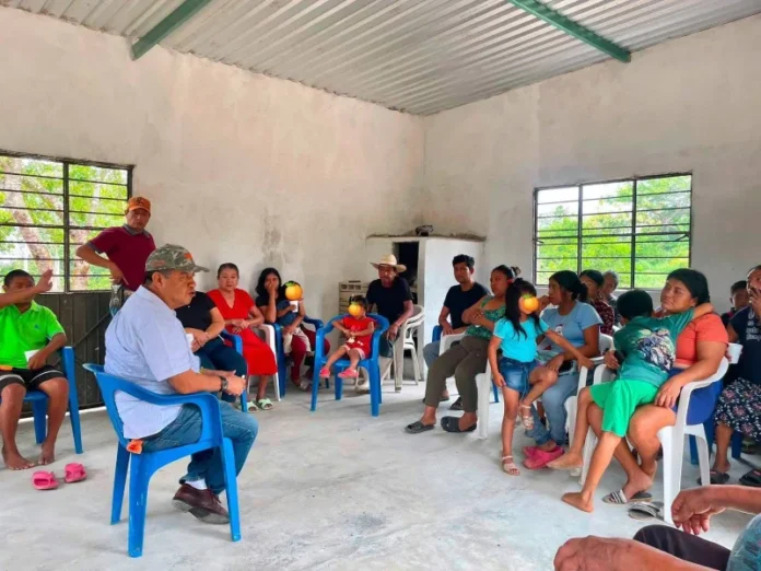 Camino saca cosechas en Minatitlán es prioridad para habitantes de la zona rural