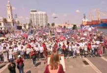 Mañosa a la antigüita la Tío Chío Claudia Sheinbaum en la Macroplaza de Veracruz con 45 mil asistentes en un evento de la Cuarta Transformación