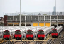 Colisionan dos trenes en Reino Unido; reportan múltiples heridos Colisionan trenes en Reino Unido con múltiples heridos en el lugar del accidente