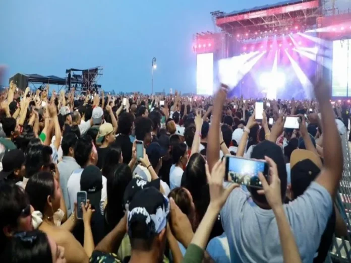 Concierto de Martin Garrix en la Macroplaza del malecón de Veracruz Concierto de Martin Garrix en Veracruz con 130 mil personas en el Festival Puerto Sonoro