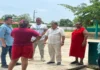Avanza construcción de la línea de conducción de agua potable en la colonia F. Gutiérrez Trabajos de construcción de la línea de agua potable en la colonia F. Gutiérrez para mejorar el suministro de agua potable