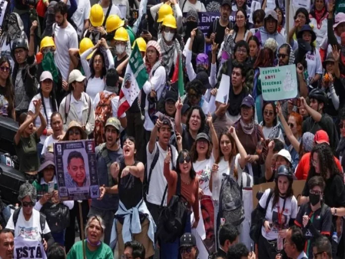 Protesta de buscadoras de desaparecidos en la Ciudad de México Buscadoras de desaparecidos en México protestan en la Ciudad de México