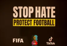 Los partidos de hoy del Mundial tendrán mensajes contra el discurso de odio Banderines con la frase contra el discurso de odio en el Mundial