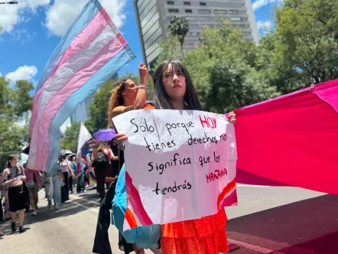 Docentes de la UNAM participan en cursos sobre diversidad sexogenérica Profesores de la UNAM asisten a talleres para entender mejor la diversidad sexogenérica de sus alumnos