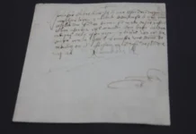 FBI entrega a México documento del siglo XVI firmado por Hernán Cortés; fue robado hace 30 años Imagen del documento del siglo XVI firmado por Hernán Cortés, recuperado por México