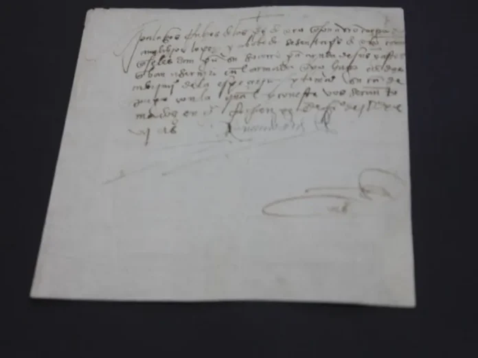 Imagen del documento histórico firmado por Hernán Cortés Imagen del documento del siglo XVI firmado por Hernán Cortés, recuperado por México