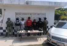 Fuerzas federales y estatales detienen a tres personas con armamento en Minatitlán Ejército Mexicano en Minatitlán Veracruz durante una operación contra la delincuencia organizada