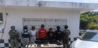 Fuerzas federales y estatales detienen a tres personas con armamento en Minatitlán Ejército Mexicano en Minatitlán Veracruz durante una operación contra la delincuencia organizada