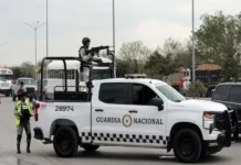 Reportan enfrentamiento armado en autopista Durango-Mazatlán Vehículos detenidos en la autopista Durango-Mazatlán debido al enfrentamiento armado