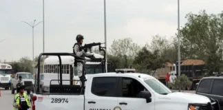 Reportan enfrentamiento armado en autopista Durango-Mazatlán Vehículos detenidos en la autopista Durango-Mazatlán debido al enfrentamiento armado