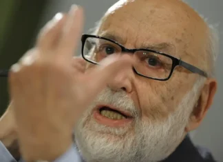 François Englert, co-laureado del Nobel de Física por la teoría del bosón de Higgs, murió a los 93 años François Englert, científico belga y Nobel de Física por el bosón de Higgs, falleció a los 93 años