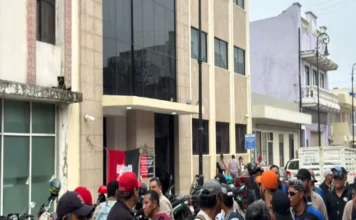 Sindicato de Grupo CICE inicia huelga en Veracruz; exigen aumento salarial y pago de utilidades Trabajadores del Sindicato de Grupo CICE en huelga en Veracruz para exigir aumento salarial y pago de utilidades