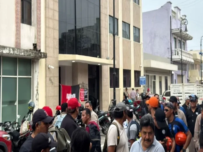Trabajadores del Sindicato de Grupo CICE en huelga en Veracruz para exigir aumento salarial y pago de utilidades