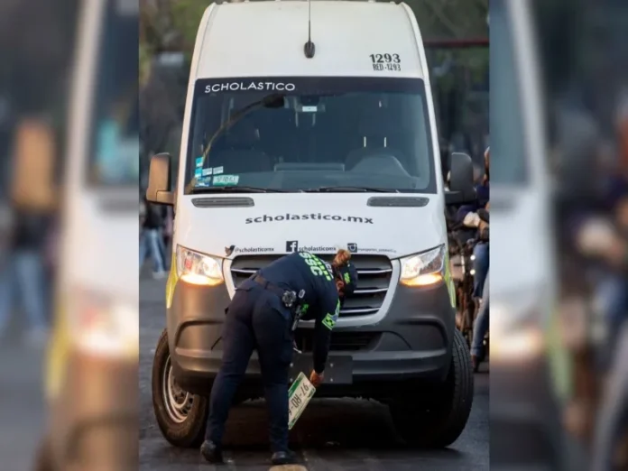 Policías auxiliares aplicando infracciones de tránsito en la Ciudad de México Policías auxiliares autorizados para aplicar infracciones de tránsito en la Ciudad de México
