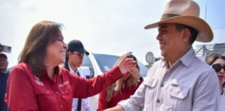 Segunda visita de la gobernadora Rocío Nahle a El Greco; más fotos junto a las seis patrullas, pero ocurrió la séptima desaparición en el Acayucan violento La inseguridad en Acayucan es un tema preocupante con siete desapariciones