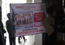 Docentes veracruzanos se manifiestan en Xalapa; exigen audiencia con Nahle para frenar despidos Maestros veracruzanos se manifiestan en Xalapa para frenar despidos injustos