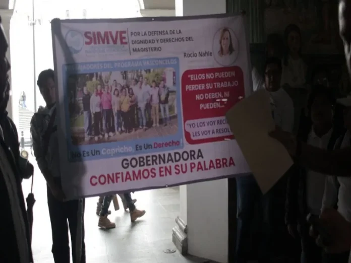Manifestación de maestros veracruzanos en Xalapa Maestros veracruzanos se manifiestan en Xalapa para frenar despidos injustos