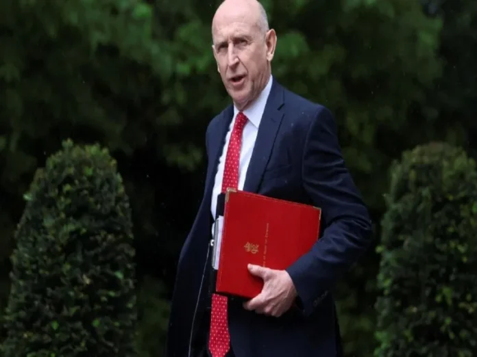 El ministro de Defensa británico, John Healey, presenta su dimisión El ministro de Defensa británico dimite tras desacuerdos de financiamiento con Starmer