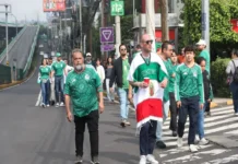 Aficionados pagaron hasta 112 mil pesos por boleto de inauguración del Mundial Aficionados mexicanos pagan hasta 112 mil pesos por boletos para el Mundial en México