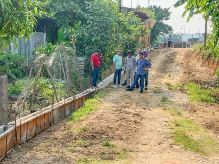 Imagen de obra pública en Cosoleacaque que muestra el avance de la construcción