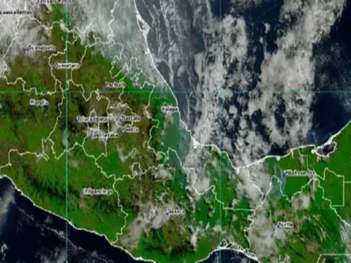 Imagen de lluvias intensas en México Onda Tropical 7 causa lluvias intensas y granizo en México