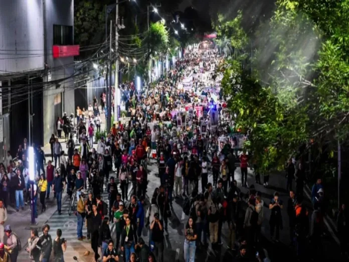Protestas en la Ciudad de México Protestas en la CDMX durante la inauguración del Mundial con 34 grupos sociales