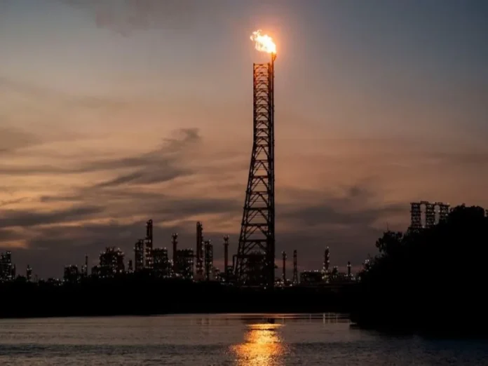 Falla en la refinería Dos Bocas, sin situaciones de emergencia