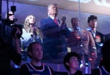 Dimite titular del SAT en Quintana Roo tras polémica por asistir a las finales de la NBA El titular del SAT en Quintana Roo, Héctor Contreras, renunció tras asistir a las finales de la NBA 2026, generando polémica sobre el SAT Quintana Roo