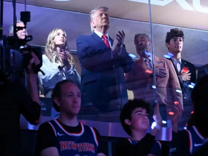 Dimite titular del SAT en Quintana Roo tras polémica por asistir a las finales de la NBA El titular del SAT en Quintana Roo, Héctor Contreras, renunció tras asistir a las finales de la NBA 2026, generando polémica sobre el SAT Quintana Roo