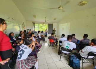 Ejército Mexicano realiza conferencia sobre Símbolos Patrios en Telebachillerato de Tapalapan Estudiantes escuchan conferencia sobre Símbolos Patrios en Veracruz