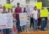 Familiares de taxista desaparecido se manifiestan y piden piden a Rocío Nahle apoyo para localizarlo Familiares de taxista desaparecido en Veracruz piden apoyo a la gobernadora con cartel que muestra la foto del taxista desaparecido
