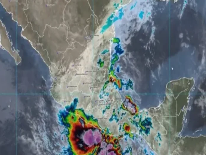 Tormenta tropical Boris en la costa del Pacífico de México Imagen de la tormenta tropical Boris causando lluvias intensas y inundaciones en México