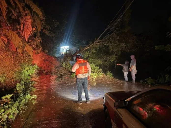 Tormenta tropical Boris causa deslaves en Veracruz México