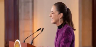 Urge Sheinbaum a limitar el uso de celulares en menores y regular uso de IA Niños pequeños utilizando celulares y tableta, uso de celulares