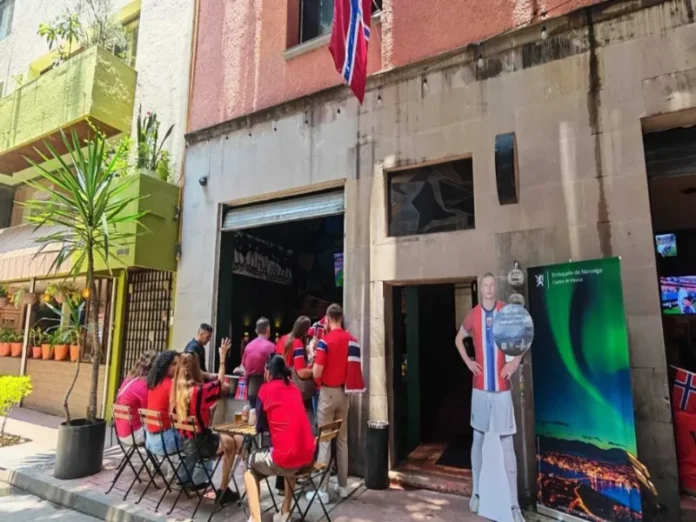 Los Vikingos Rojos de Noruega en la calle Oslo Ciudad de México