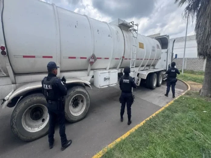 Pipa estallida en la carretera México-Veracruz Accidente carretera México-Veracruz con pipa volcada y estallida