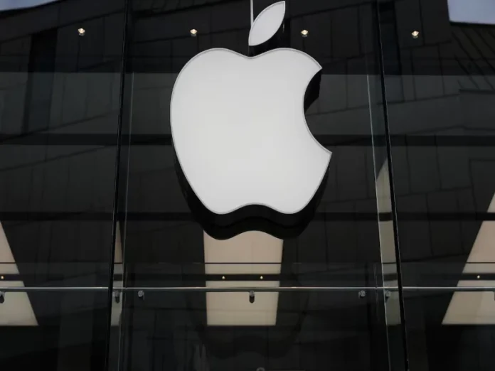 Título descriptivo de la imagen de la demanda de Apple contra OpenAI Apple demanda a OpenAI por robo de secretos comerciales y espionaje de productos