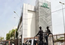 Explota artefacto frente a oficinas de la CFE en Gómez Palacio, Durango Artefacto explosivo CFE en Gómez Palacio causa daños