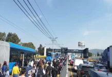 Transportistas bloquean la México-Puebla por ola de asaltos al transporte público Asaltos en transporte público en México, Rutas Hermanas protestan por violencia