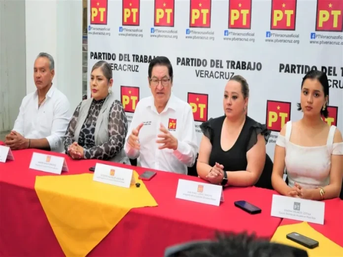 Imagen del ataque a la regidora de Tempoal ataque a regidora de Tempoal, Veracruz, con daños en la fachada de su casa