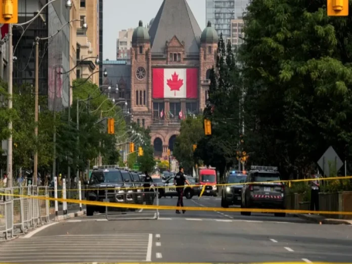 Fachada del consulado de EU en Toronto con daños después del ataque al consulado