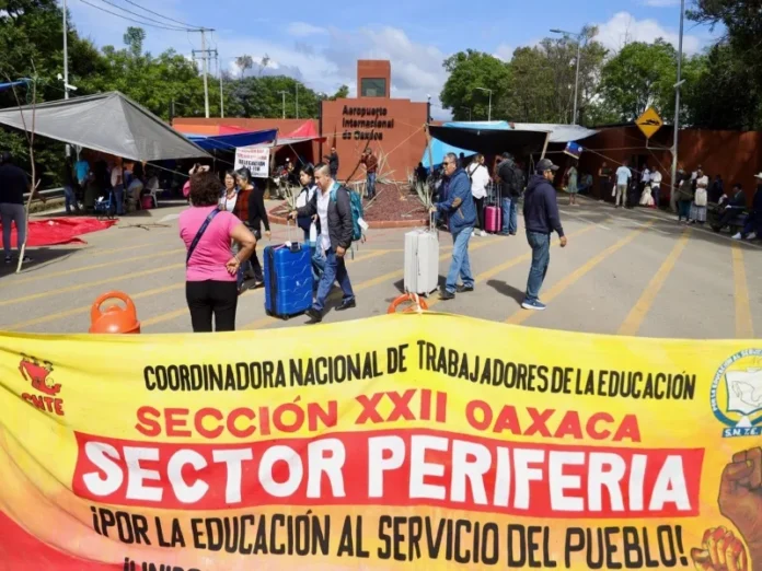 Imagen de movilización de la CNTE en Oaxaca Movilización de la CNTE Oaxaca durante la gira de Sheinbaum