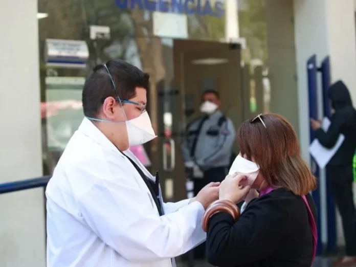 Imagen de un gráfico que muestra el repunte de contagios de covid-19 en México desde junio