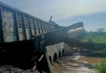Descarrilamiento de tren provoca derrame químico y activa emergencia en Sonora Derrame químico en Sonora después de descarrilamiento de tren cerca de Naco